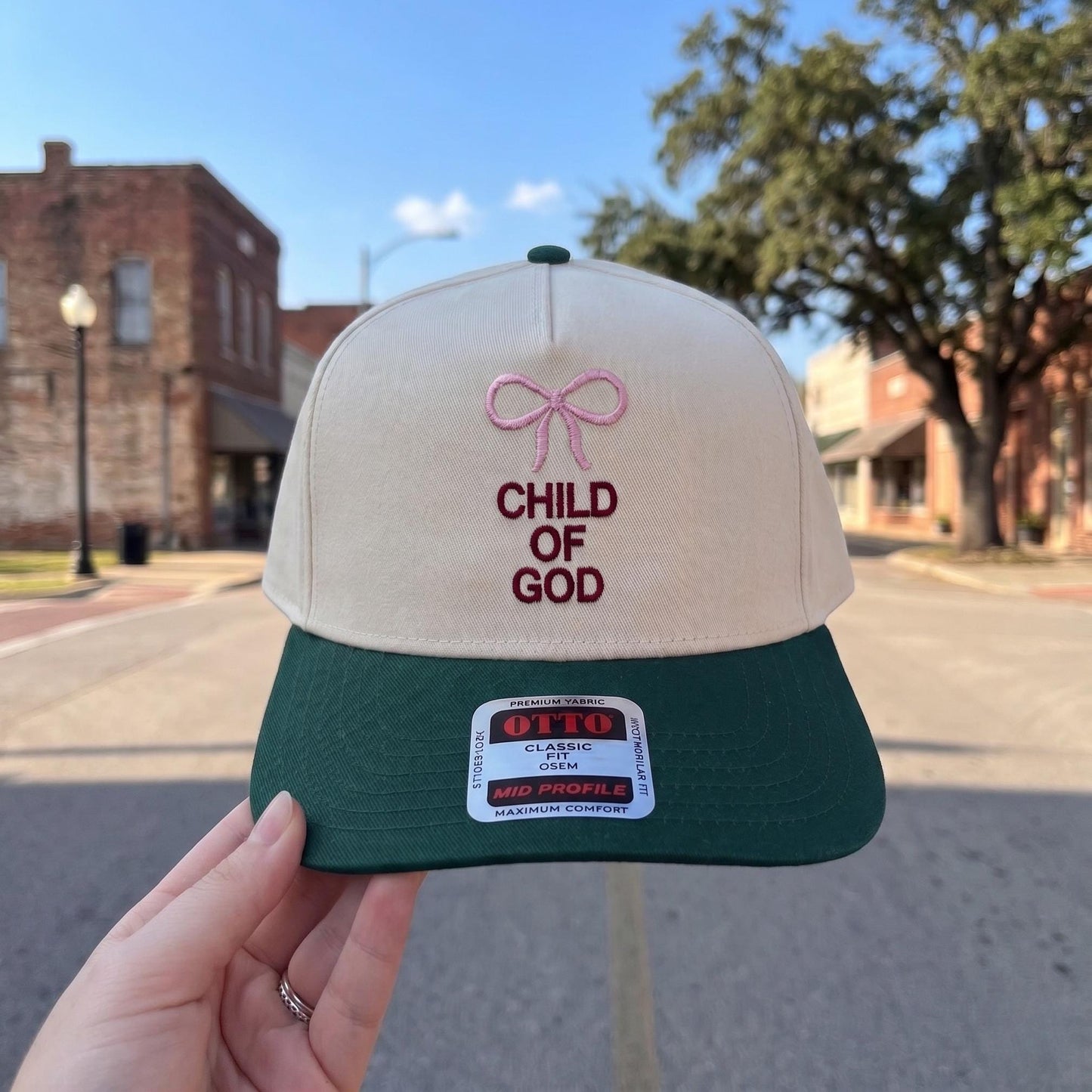 Child of God embroidered two-tone baseball cap with cream crown and green brim